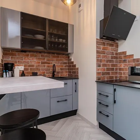 Doki Stocznia By Grand Γκντανσκ