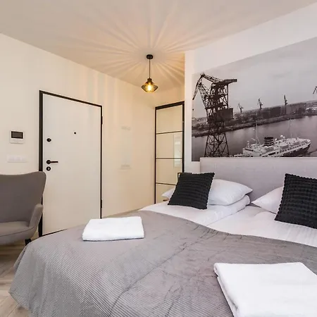 Doki Stocznia By Grand Γκντανσκ